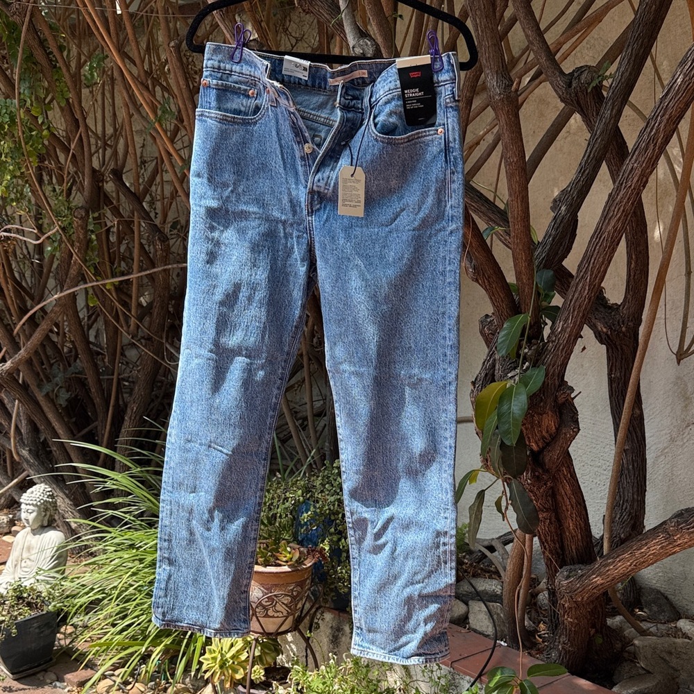 Levi's Women's Straight Leg Wedgie Jeans. Brand New with Tags